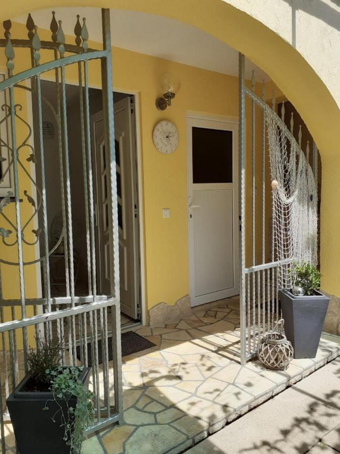 Apartments Familie Vujec Skrbčići Esterno foto